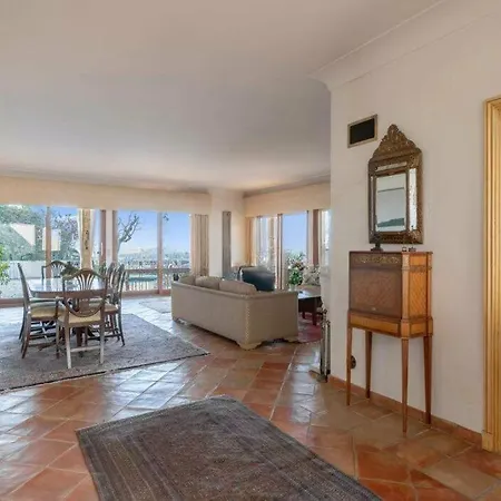 Sea View & Close To